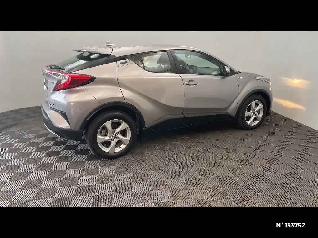 TOYOTA C-HR - Miniature 3
