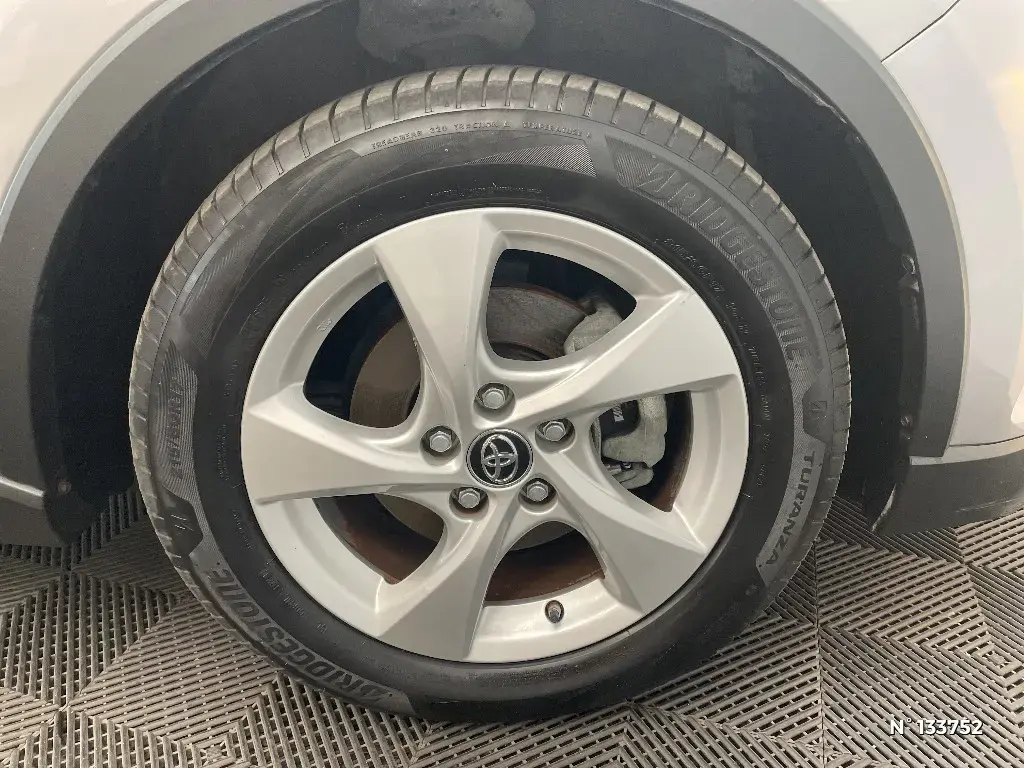 TOYOTA C-HR - Miniature 5