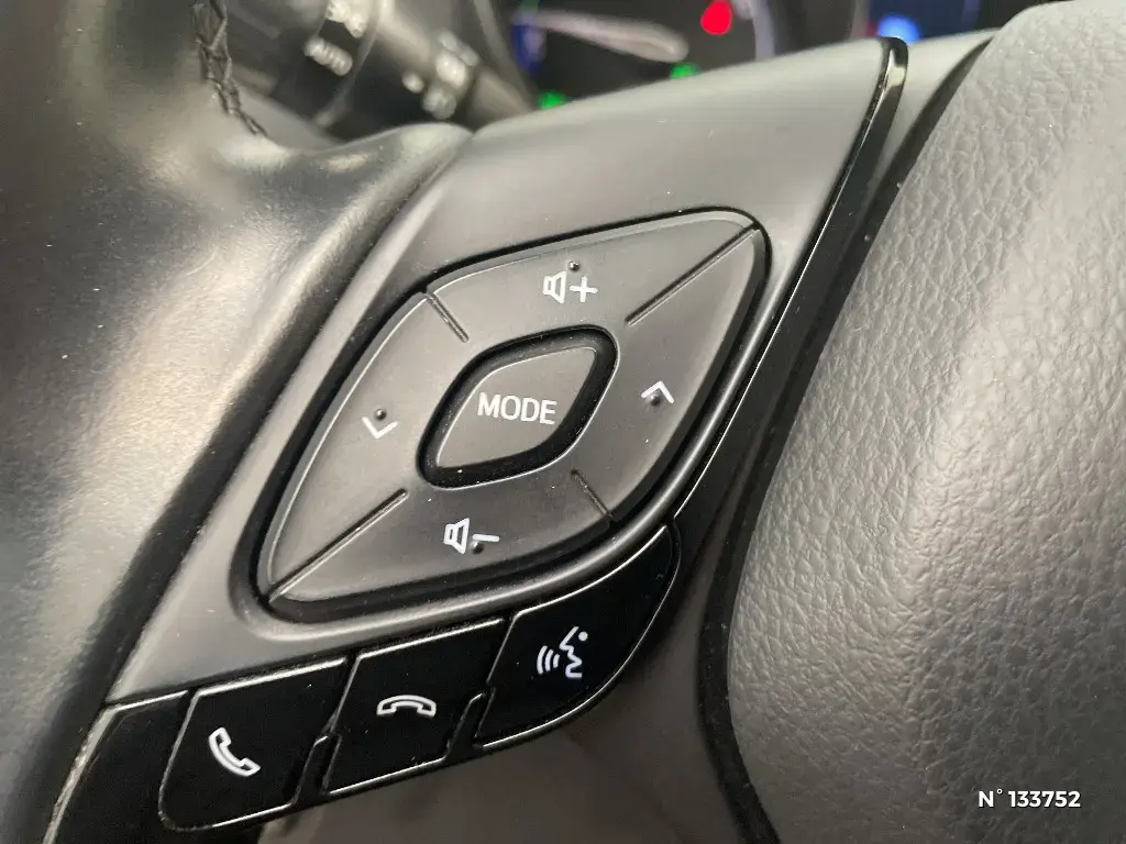 TOYOTA C-HR - Miniature 18
