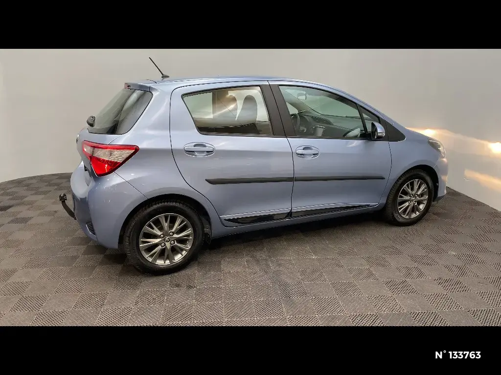 TOYOTA YARIS III - Miniature 3