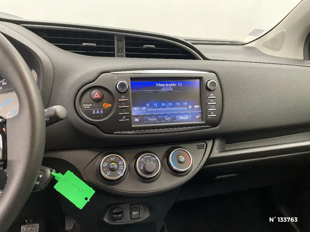 TOYOTA YARIS III - Miniature 7