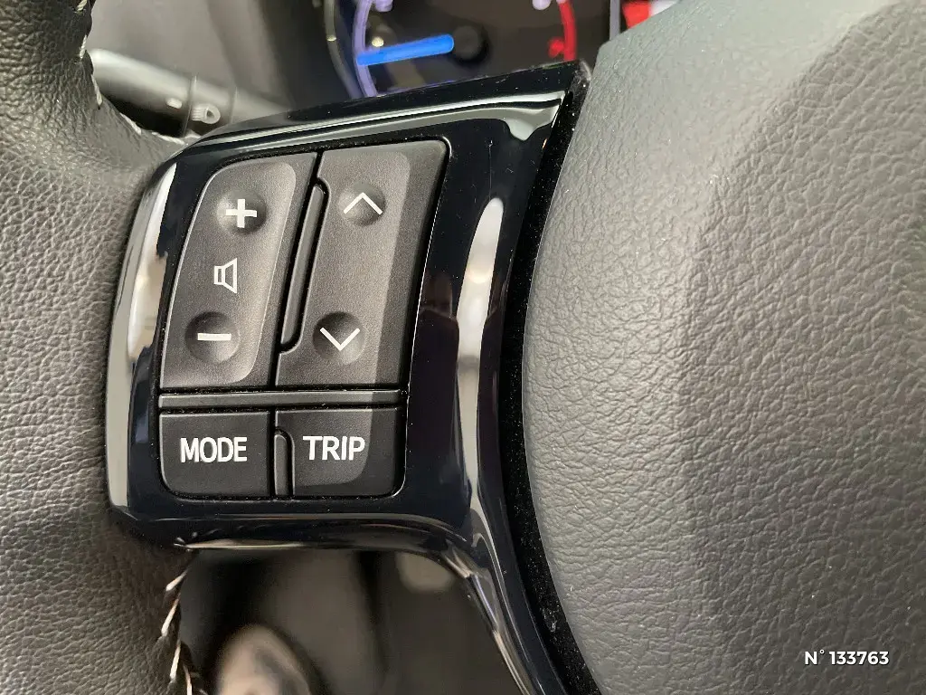 TOYOTA YARIS III - Miniature 18