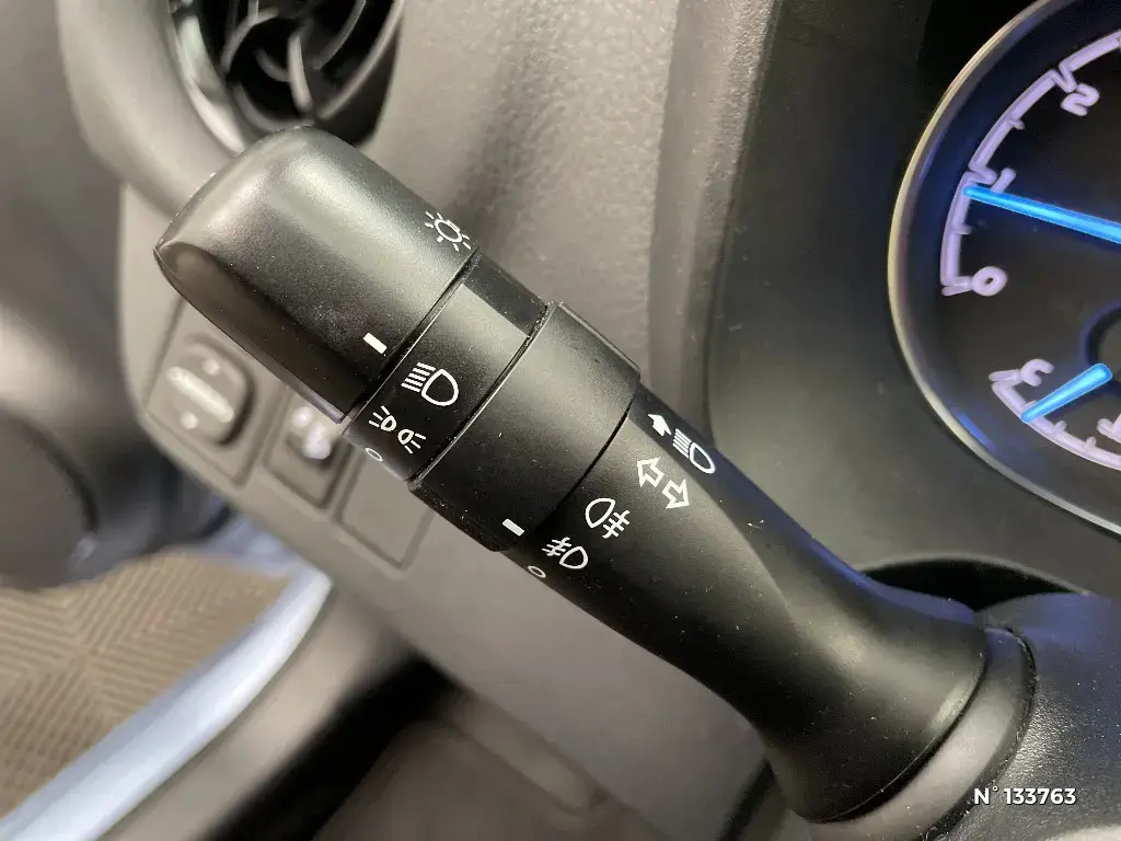 TOYOTA YARIS III - Miniature 21