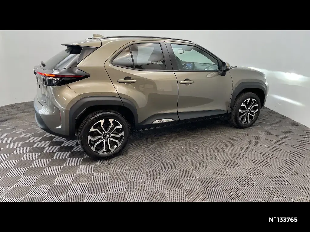 TOYOTA YARIS CROSS I - Miniature 3
