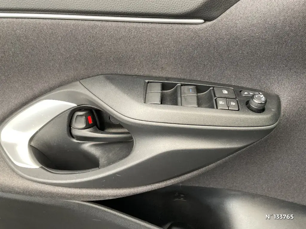 TOYOTA YARIS CROSS I - Miniature 17