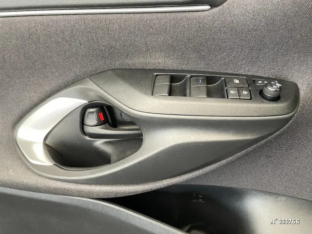 TOYOTA YARIS CROSS I - Miniature 17
