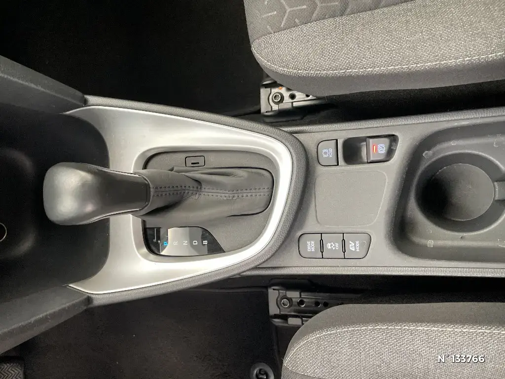 TOYOTA YARIS CROSS I - Miniature 20