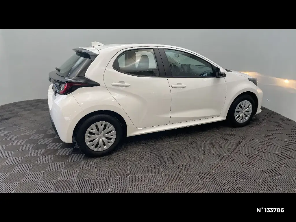 TOYOTA YARIS IV - Miniature 3