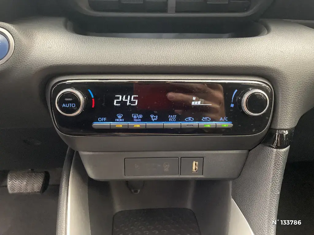 TOYOTA YARIS IV - Miniature 12
