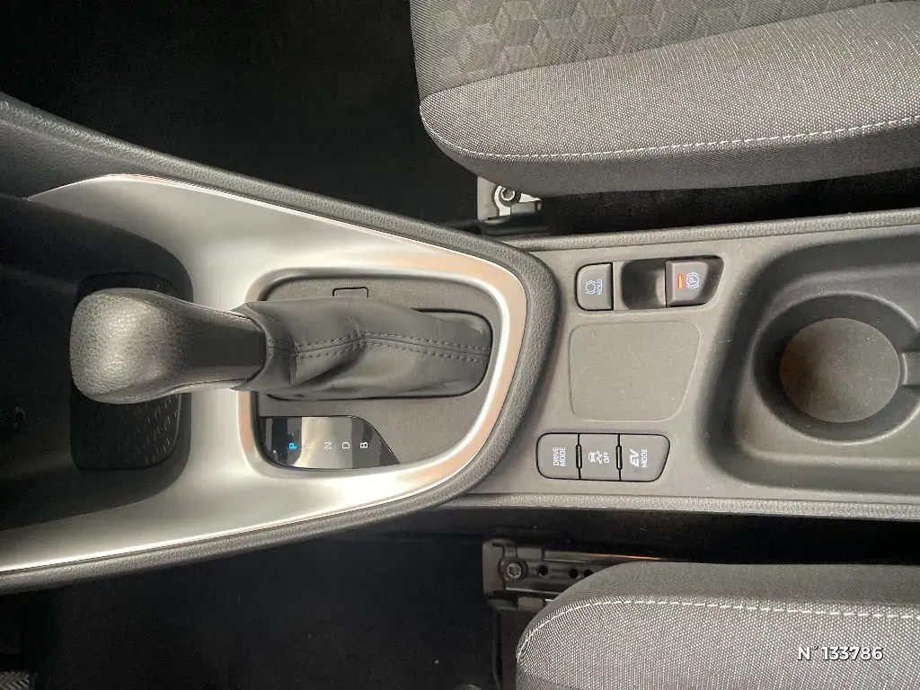 TOYOTA YARIS IV - Miniature 18