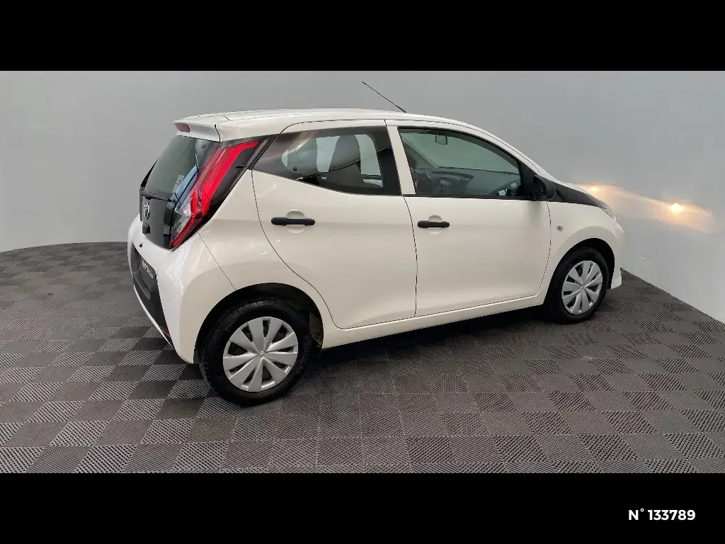 TOYOTA AYGO II - Miniature 3