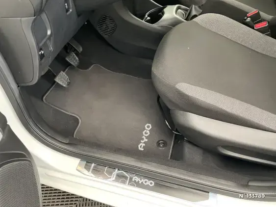 TOYOTA AYGO II - voiture d'occasion - Photo 27