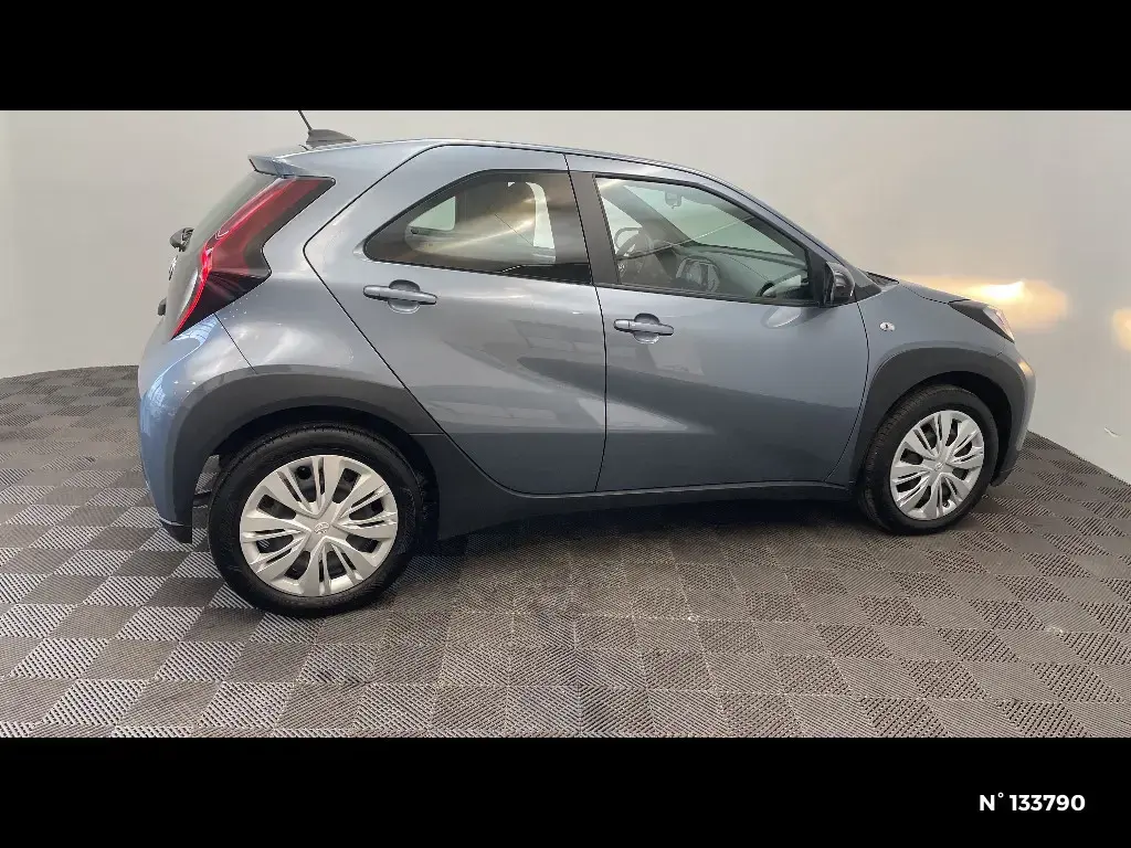 TOYOTA AYGO X - Miniature 3