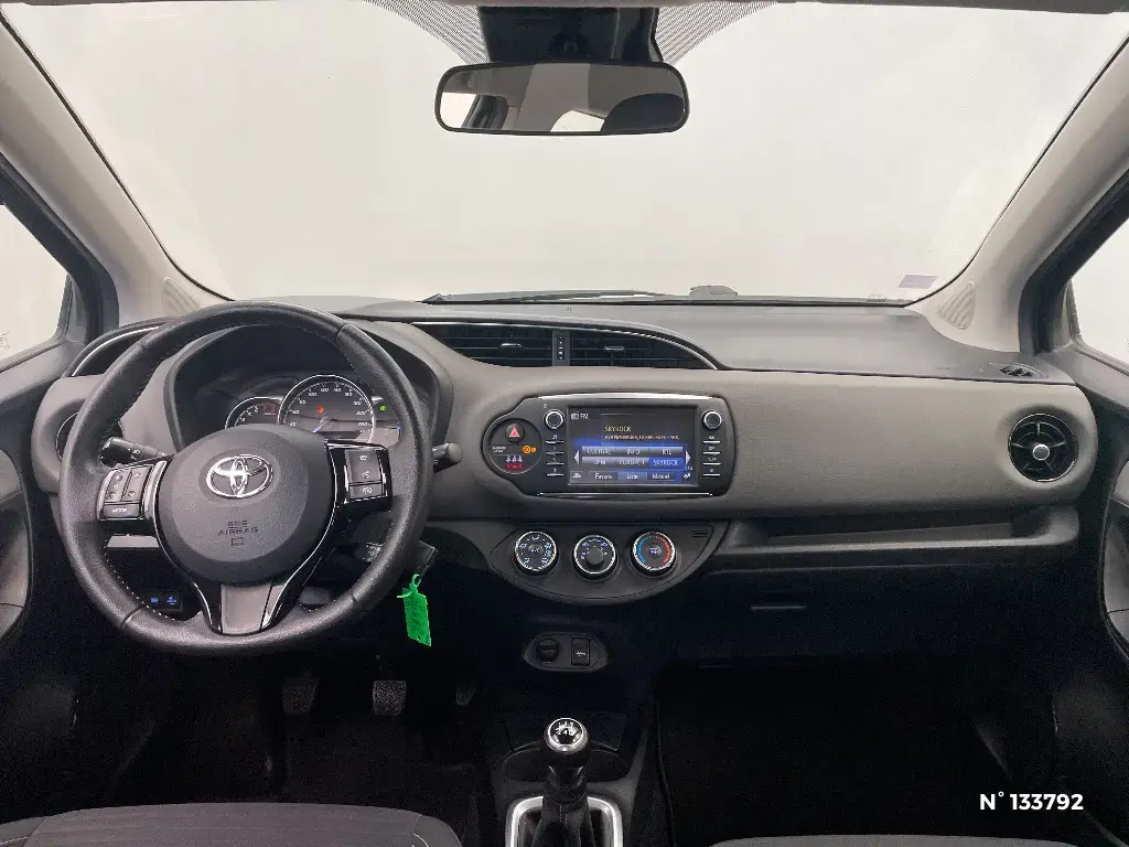 TOYOTA YARIS III - Miniature 6