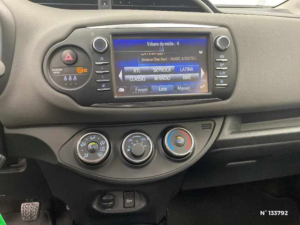 TOYOTA YARIS III - Miniature 7
