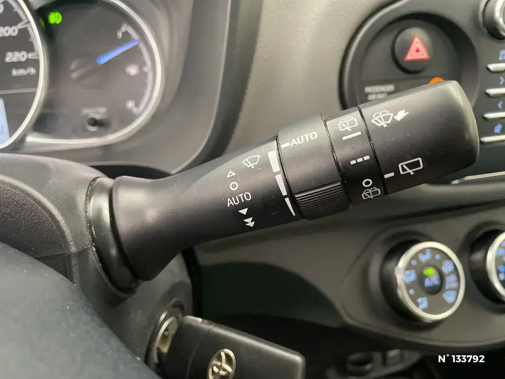TOYOTA YARIS III - Miniature 17