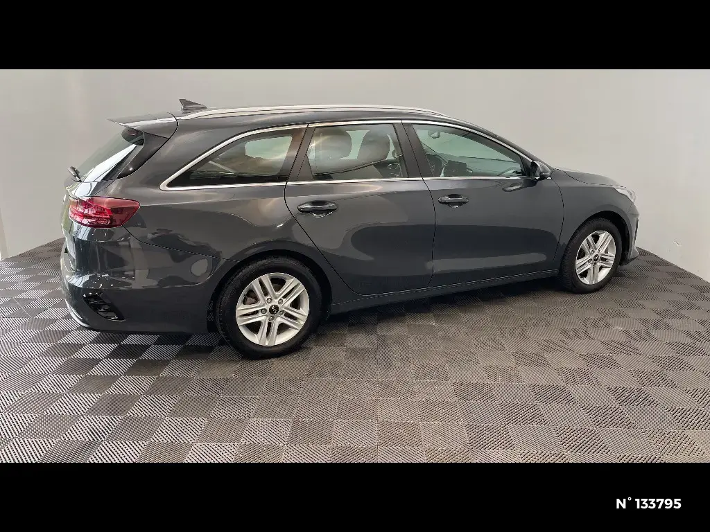 KIA CEED III - Miniature 3
