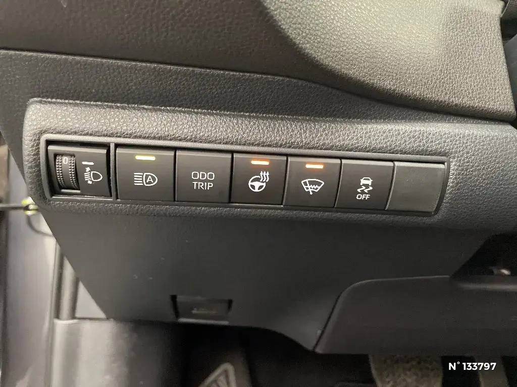 TOYOTA COROLLA XII - Miniature 11