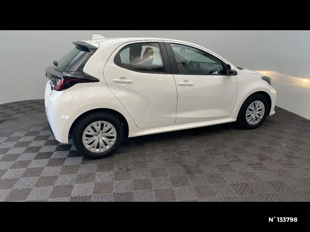 TOYOTA YARIS IV - Miniature 3