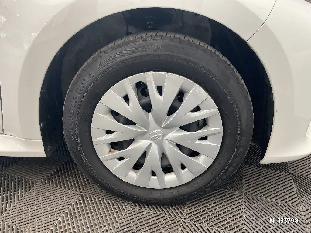 TOYOTA YARIS IV - Miniature 5