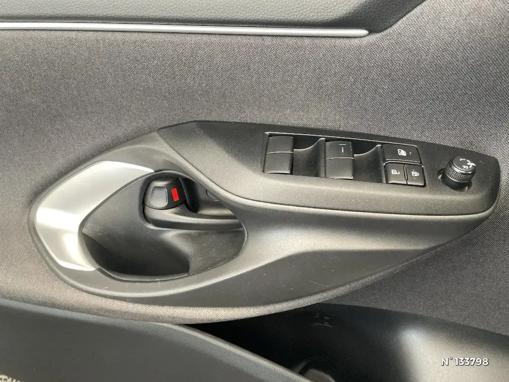 TOYOTA YARIS IV - Miniature 17