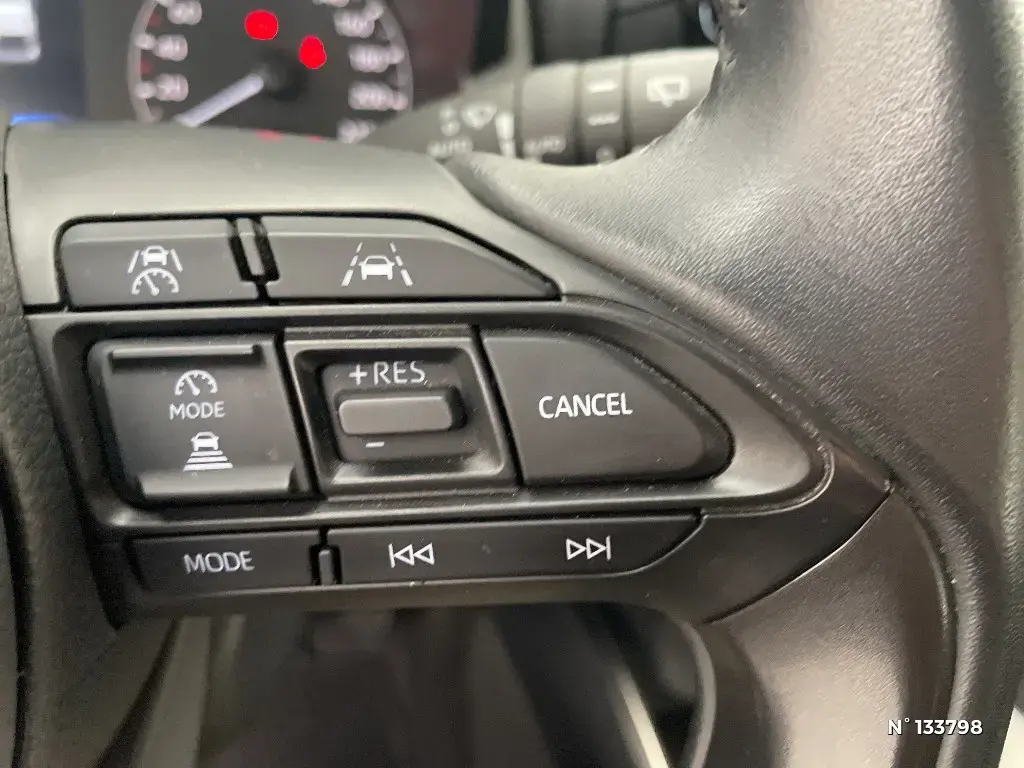 TOYOTA YARIS IV - Miniature 19