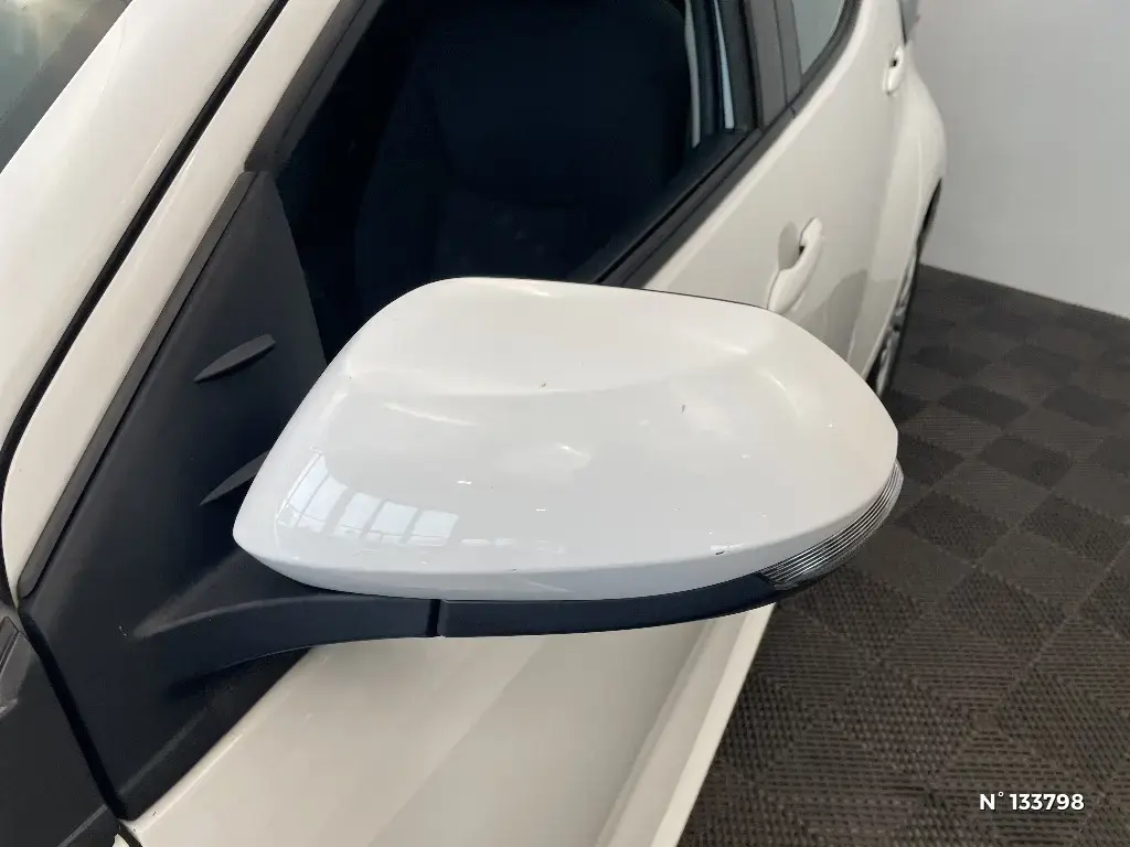TOYOTA YARIS IV - Miniature 23