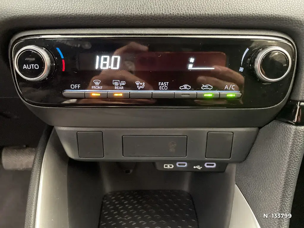 TOYOTA YARIS IV - Miniature 12