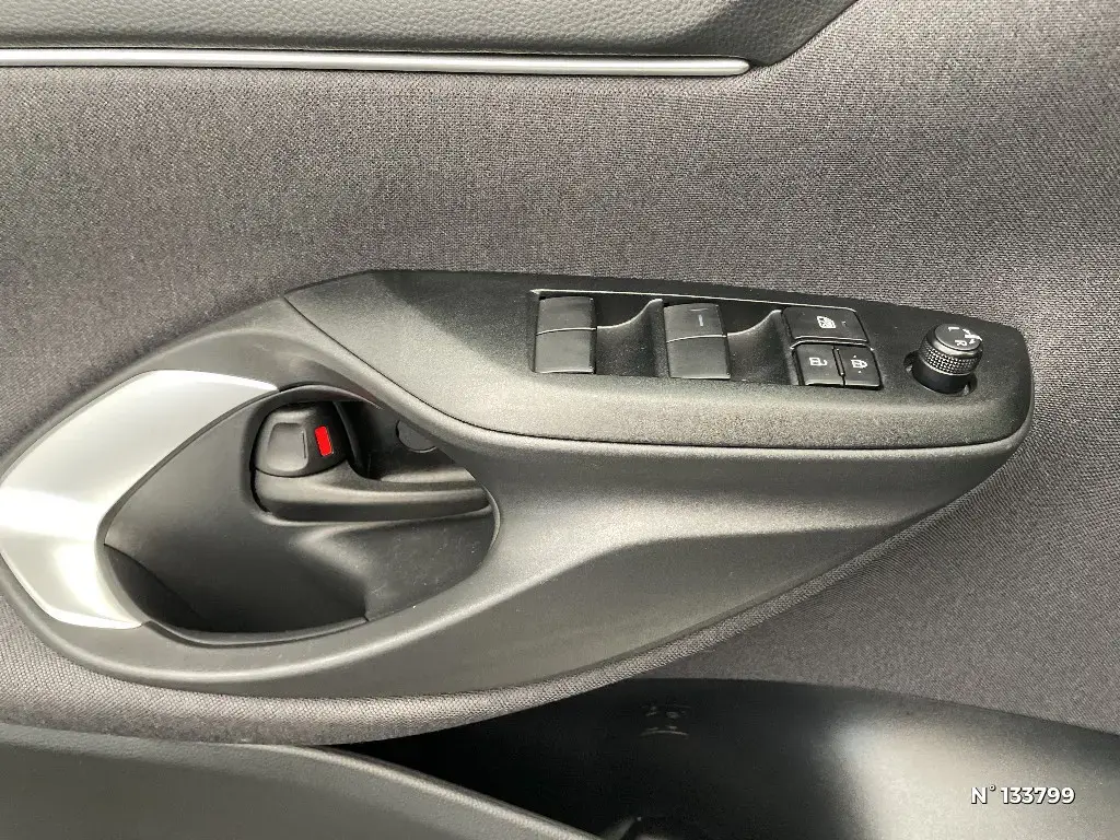 TOYOTA YARIS IV - Miniature 17