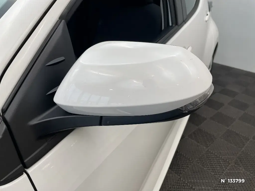 TOYOTA YARIS IV - Miniature 23