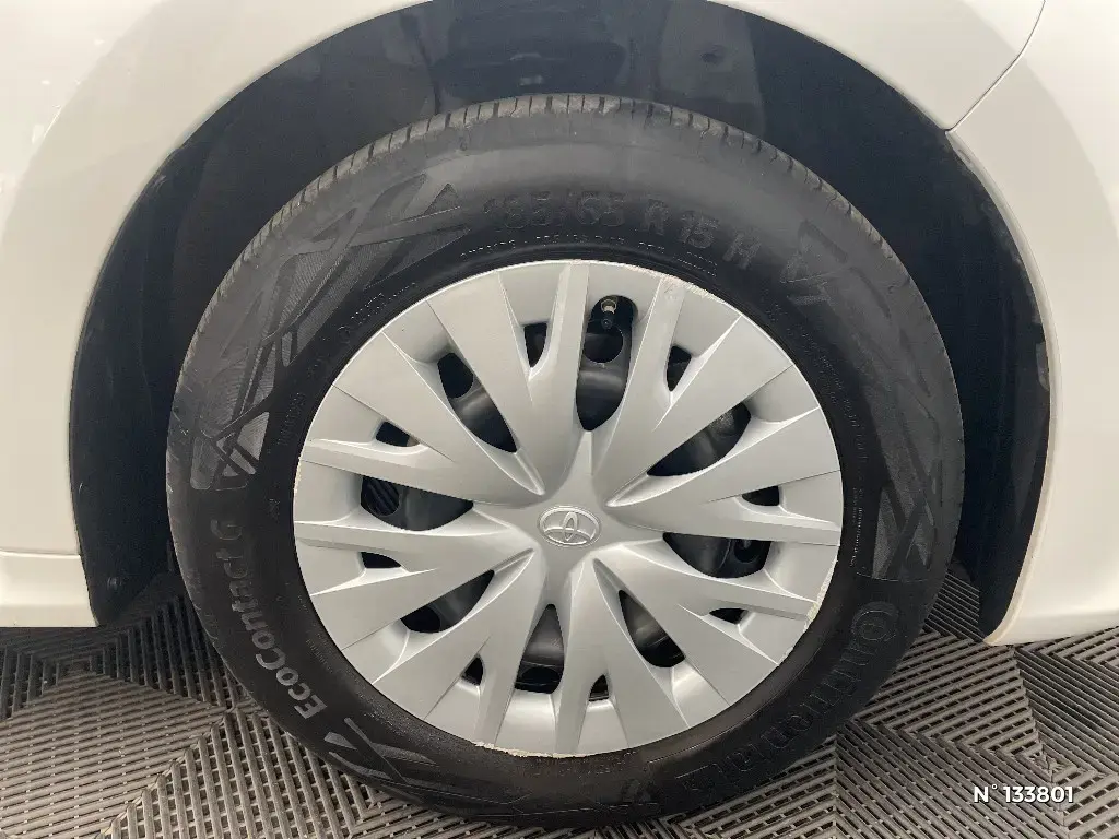 TOYOTA YARIS IV - Miniature 5