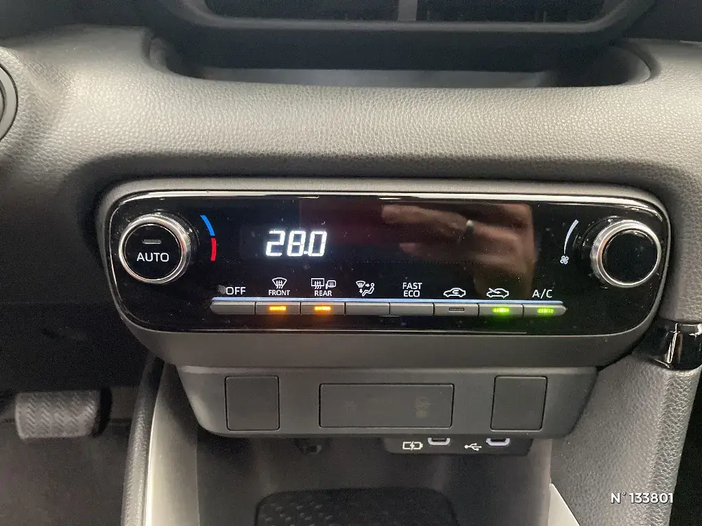 TOYOTA YARIS IV - Miniature 12