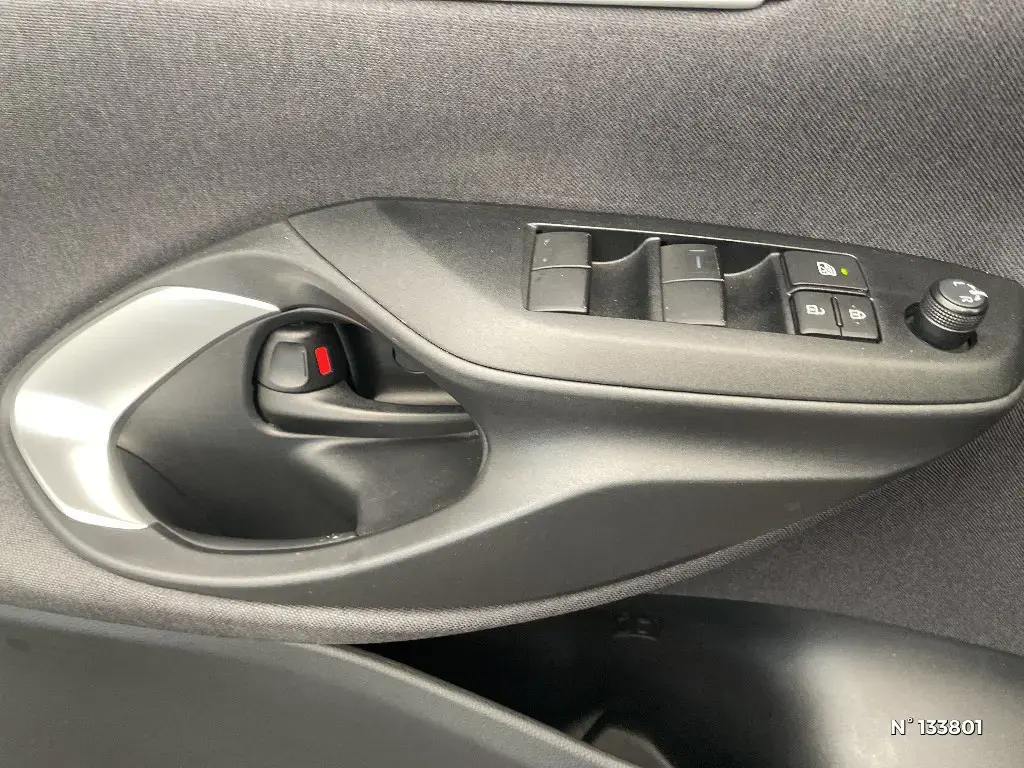 TOYOTA YARIS IV - Miniature 17