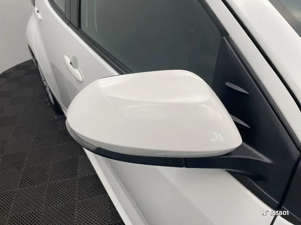 TOYOTA YARIS IV - Miniature 25