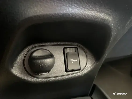TOYOTA YARIS III - voiture d'occasion - Photo 31