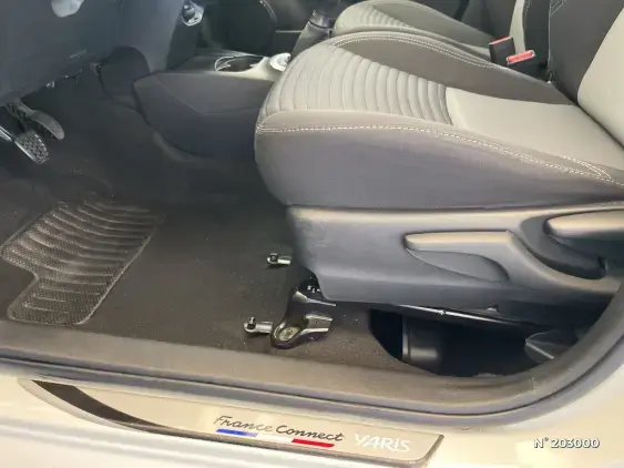 TOYOTA YARIS III - voiture d'occasion - Photo 42