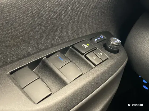 TOYOTA YARIS CROSS I - voiture d'occasion - Photo 36