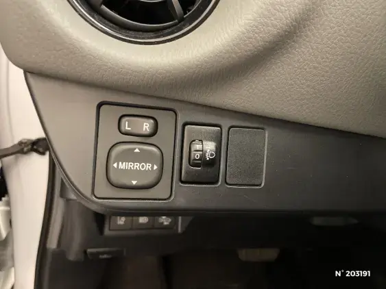 TOYOTA YARIS III - voiture d'occasion - Photo 28