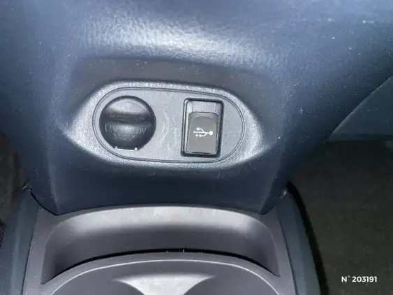 TOYOTA YARIS III - voiture d'occasion - Photo 33