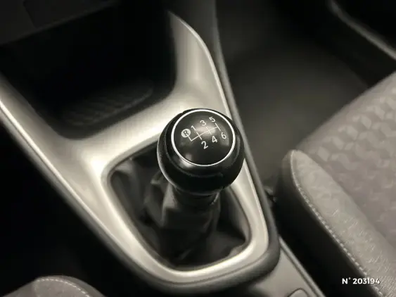 TOYOTA YARIS IV - voiture d'occasion - Photo 25