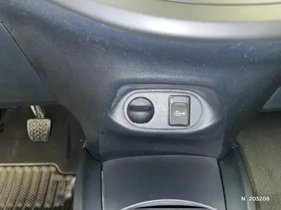 TOYOTA YARIS III - voiture d'occasion - Photo 29