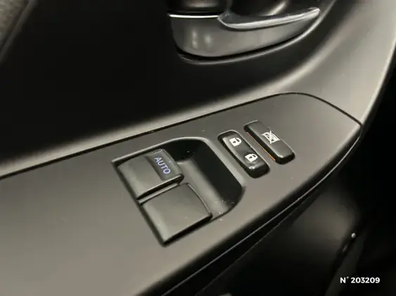 TOYOTA YARIS III - voiture d'occasion - Photo 33