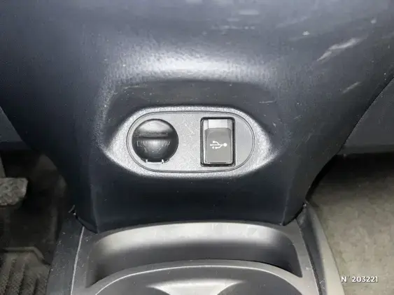 TOYOTA YARIS III - voiture d'occasion - Photo 26