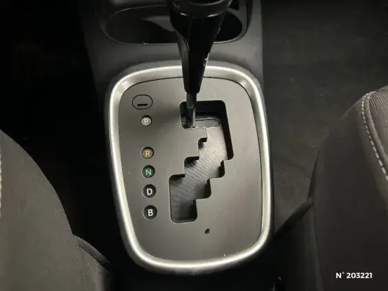 TOYOTA YARIS III - voiture d'occasion - Photo 27