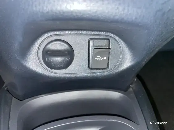 TOYOTA YARIS III - voiture d'occasion - Photo 31