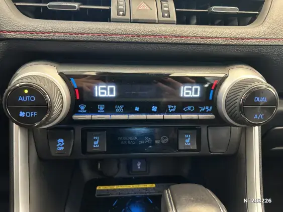 TOYOTA RAV4 V - voiture d'occasion - Photo 25