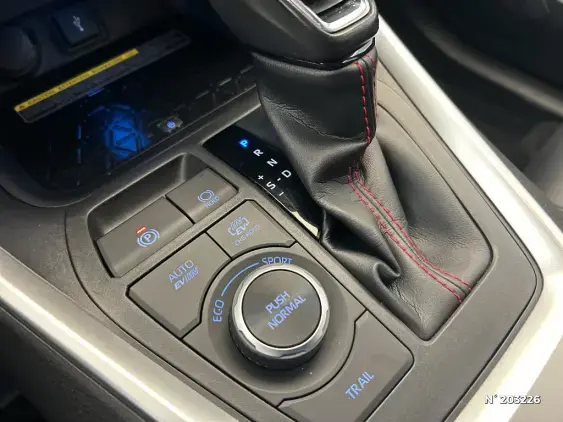 TOYOTA RAV4 V - voiture d'occasion - Photo 28