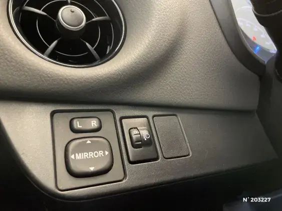 TOYOTA YARIS III - voiture d'occasion - Photo 33