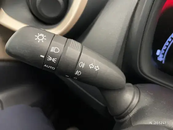 TOYOTA AYGO X - voiture d'occasion - Photo 28