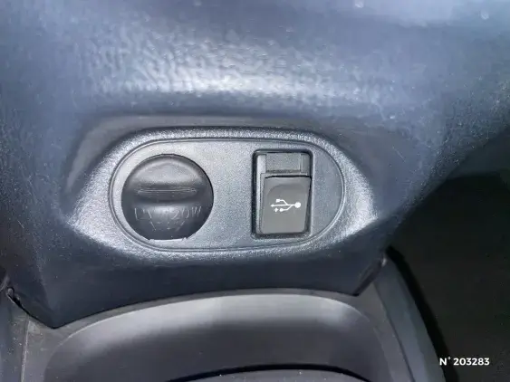 TOYOTA YARIS III - voiture d'occasion - Photo 30